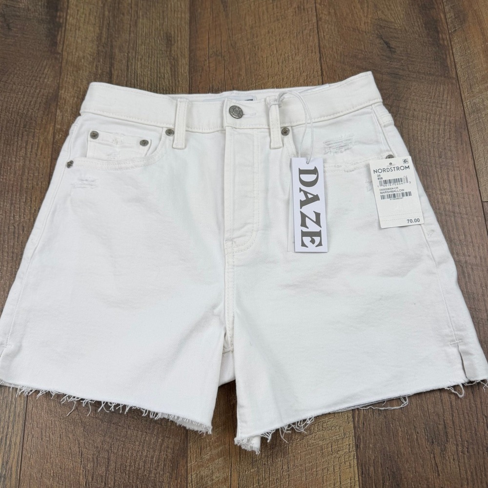 Daze Denim Bottom Line High Rise Vintage Short White NWT Size 25